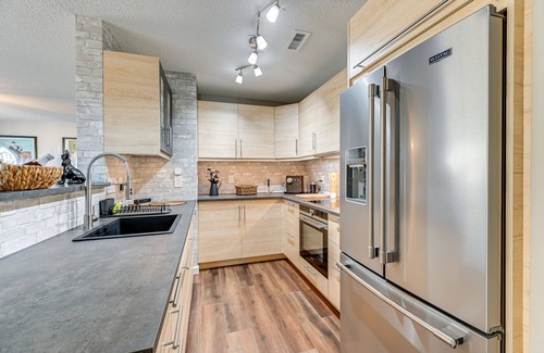 Winston - Salem Condominio | Winston-Salem Condo w/ Balcony: Steps to Golf!