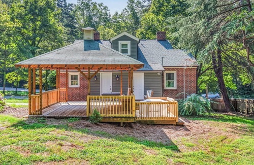 Winston - Salem Cabaña | Winston-Salem's Quaintest Cottage