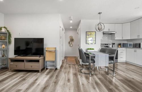 Calgary Casa | Winston Suite 2BR 1BA - Carriage Suite with Garage