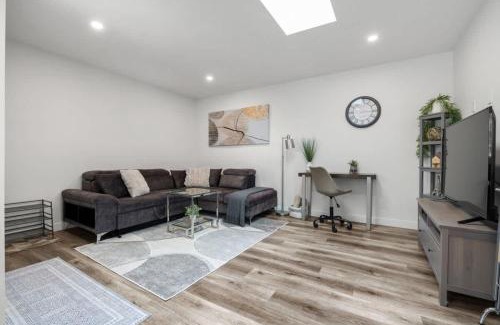 Calgary Casa | Winston Suite 2BR 1BA - Carriage Suite with Garage