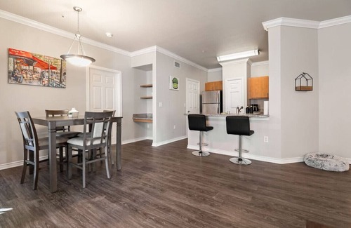 Riverpark West Apartamento | Winter Cozy Stay: Family & Corporate Friendly