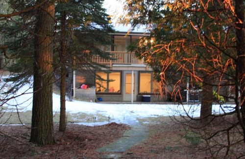 Two Rivers Casa | Winter cozy getaway directly on Ice Age 10 mile segment/Lake Michigan