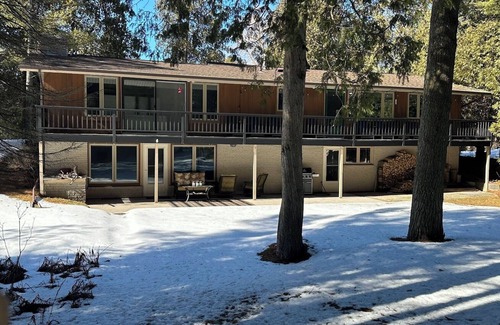 Two Rivers Casa | Winter cozy getaway directly on Ice Age 10 mile segment/Lake Michigan