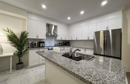Wasaga Beach Casa | Winter Getaway in Wasaga Beach, Four Season Fun and Ski nearby Blue Mountain