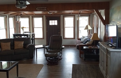 Clear Lake Cabina | Winter ice is upon the lake! CELEBRATE at a special low rate!