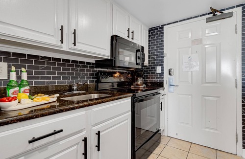 Myrtle Beach Condominio | Cozy Oceanview Suite w/ Full Kitchen