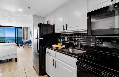 Myrtle Beach Condominio | Cozy Oceanview Suite w/ Full Kitchen