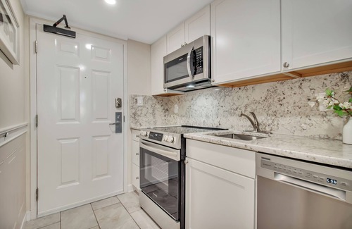 Myrtle Beach Condominio | Remodeled Oceanview Suite, Dogs OK