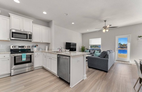 Thomas Drive Casa | Winter rental rates available! Close to Publix Sports Park! Community Pool!