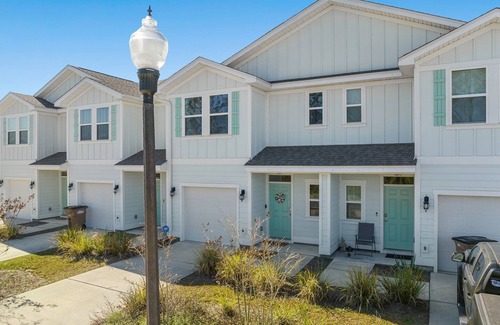 Thomas Drive Casa | Winter rental rates available! Close to Publix Sports Park! Community Pool!