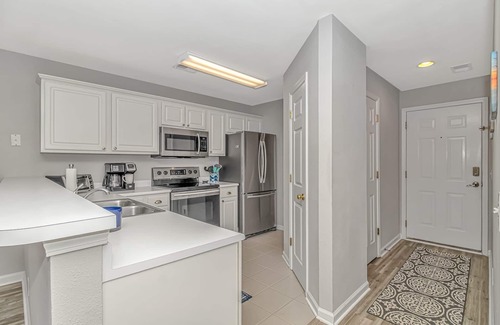 Pawleys Island Condominio | Winter Sale! Lake & Golf Course Views from your Private 2nd floor patio