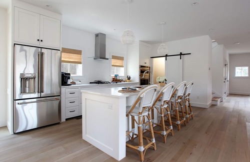 Barnstable Casa | WINTER SEASON DISCOUNT: Luxury Villa with Pool. Walk to Village and Beach!