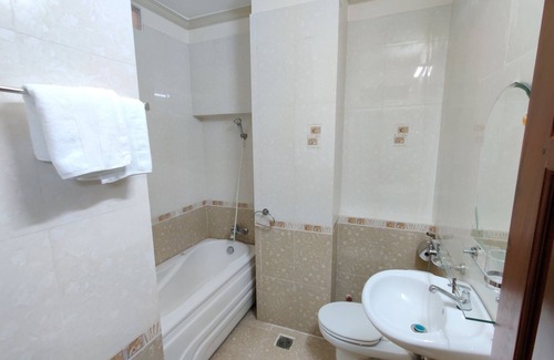 Ninh Kieu Casa | Winter Spring Homestay Center