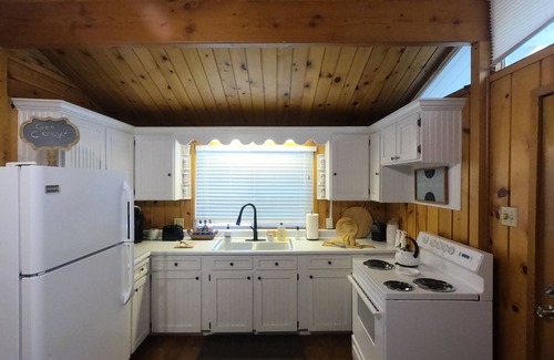 Panguitch Cabaña | Winter Wonderland at Bryce’s Zion House by Bryce Canyon National Park!