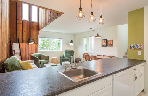 Courtenay Casa | Winter Wren Mount Washignton Village