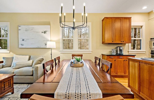 Cheshire Casa | Winterberry Cottage | Treetop Balcony | Village of Cheshire | 5 Min to Downtown Black Mtn!