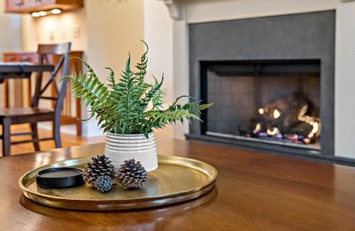 Cheshire Casa | Winterberry Cottage Treetop Balcony and 5 Min to Downtown Black Mtn!
