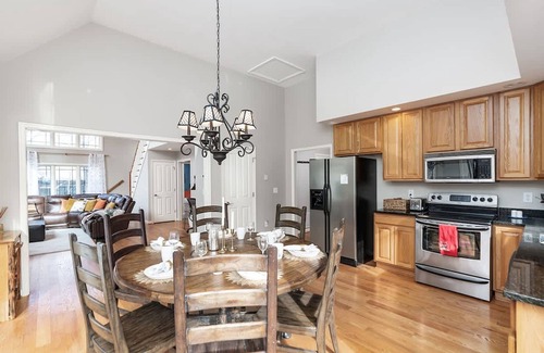 Pedlars Edge Casa | Wintergreen Ridge Retreat - Family Home