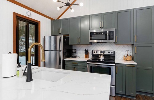 Chestnut Springs Casa | Wintergreen Retreat: Cabin with Hot Tub, Nestled in Woods, Hiking, Game Room