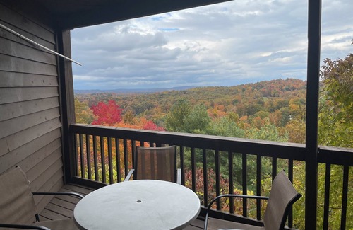 Ghent Apartamento | Vistas a la montaña desde su terraza privada, ladera en Winterplace, cerca de Beckly, WV