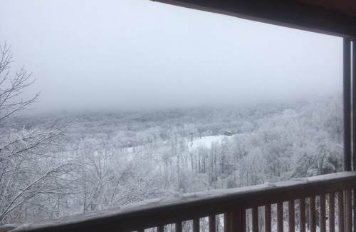 Ghent Apartamento | Gran terraza privada con vistas a la montaña, en ladera de Winterplace, cerca de Beckley