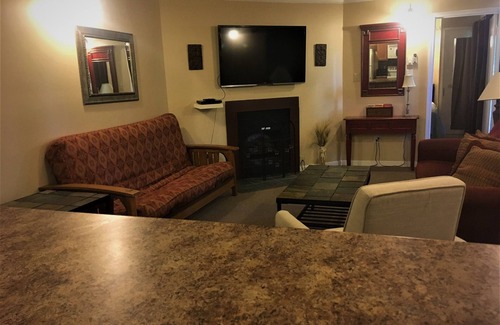 Ghent Apartamento | En las laderas en Winterplace cerca de Beckley WV cocina completa remodelada, terraza privada