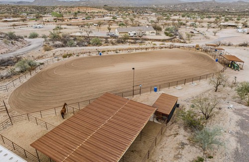 Wickenburg Casa | Winters Oasis Bungalow and stalls