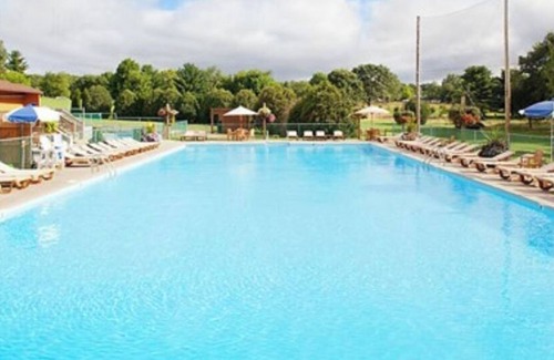Wisconsin Dells Cabaña | Wisconsin Dells - Christmas Mountain Village 2 Bedroom Cottage