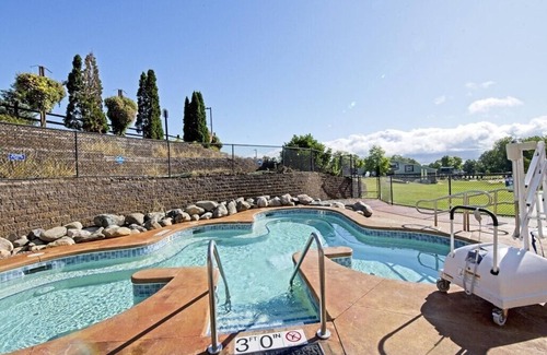 Wisconsin Dells Cabaña | Wisconsin Dells - Christmas Mountain Village 2 Bedroom Cottage