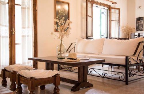 Melikia Casa | Wisteria House