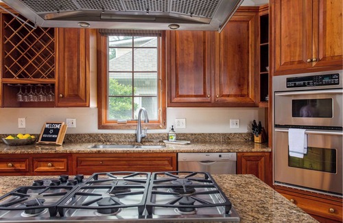 Belmont - Hillsboro Casa | Wisteria: Prime Location in 12South | Walkable