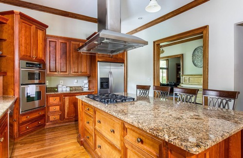 Belmont - Hillsboro Casa | Wisteria: Prime Location in 12South | Walkable