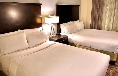 San Bruno Hotel | With FREE Breakfast, Full Kitchen, Onsite Pool, Parking Onsite!