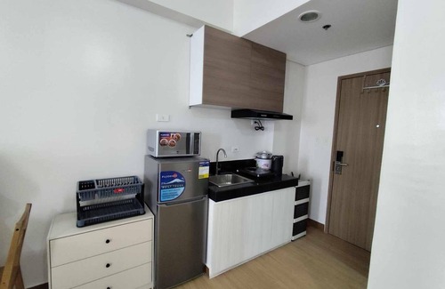 Trece Martires Apartamento | With Pool Access @ Tulip Guest Suite