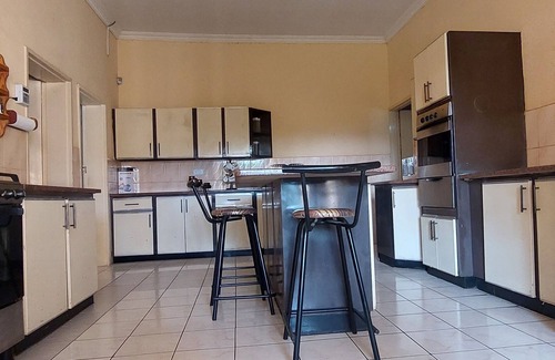 Harare East Casa | Wits-End Self Catering Accommodation, full kitchen, free WIFI for family & group