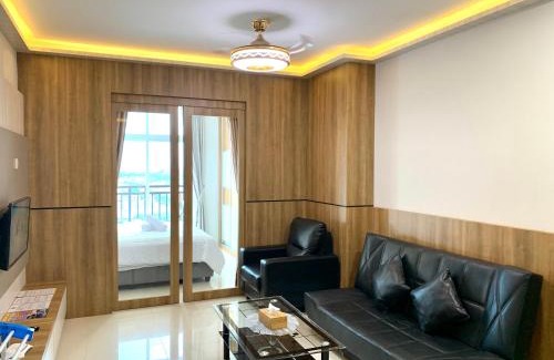 Lubuk Baja Apartamento | Wiwi Formosa Residence - Kitchen-Balcony-Netflix