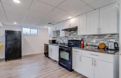 Edmonton Apartamento | WJ - 2BR Basement suite w/ Fully Fenced Yard