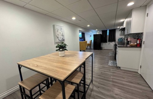 Edmonton Apartamento | WJ - 2BR Basement suite w/ Fully Fenced Yard