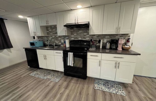 Edmonton Apartamento | WJ - 2BR Basement suite w/ Fully Fenced Yard