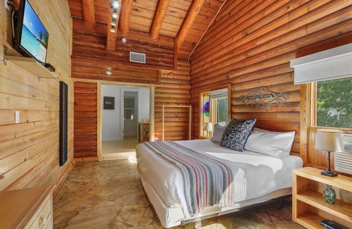 Wimberley Hotel | WLCRS - Unit 4 -Walk to Market Days - Resort Pool!