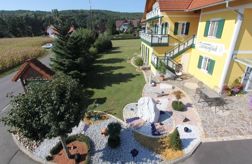 Jennersdorf Apartamento | Wohlfühl-kuschelzimmer 4 Pers. - Hotel-garni Thermenglück