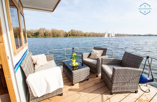Bad Saarow Cabina | Wohlfühlboot Theo in Bad Saarow - Wohlfühlboot Hausbooturlaub