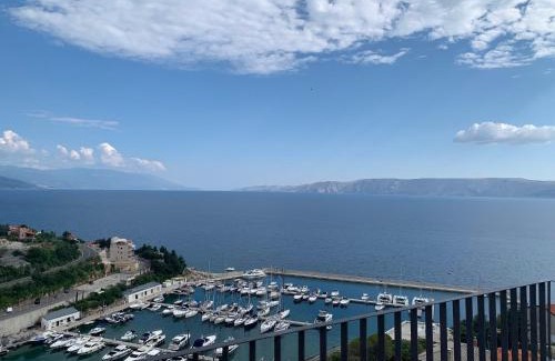 Novi Vinodolski Apartamento | Wohnen über der Kvarner Bucht