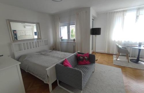 Neunkirchen Apartamento | Wohnen bei frau tinz - Studio - Bahnhof- und Zentrumsnähe