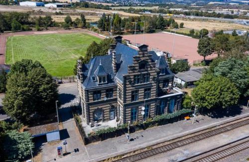 Verbandsgemeinde Pellenz Apartamento | Wohnen wie im Schloss! Alter Bahnhof Kruft