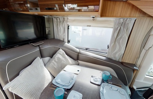 Laboe Casa | Wohnmobil Knaus Sun i 900 LEG - Großer