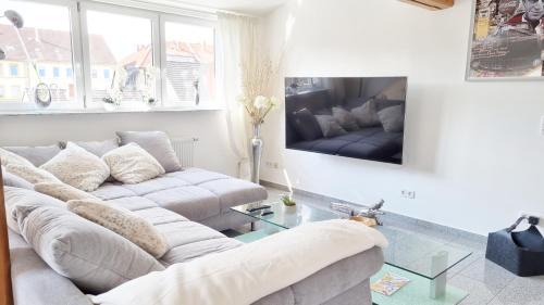 Western Ring Area Apartamento | Wohnung Famous, 100qm, Klima, Loggia, 24h Checkin, bis 5 Personen
