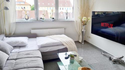 Western Ring Area Apartamento | Wohnung Famous, 100qm, Klima, Loggia, 24h Checkin, bis 5 Personen