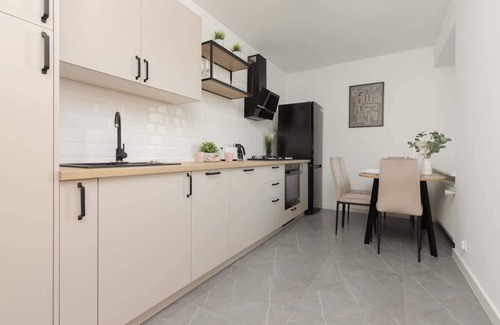 Ursus Apartamento | Wojciechowskiego 39 | Beautiful Apartment | Desk