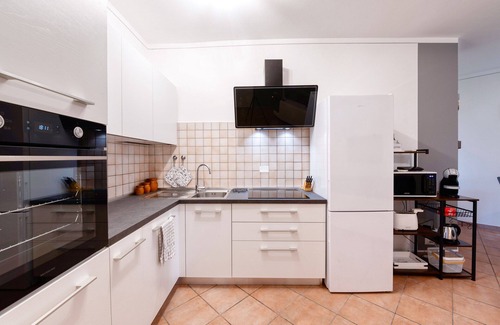 San Benedetto di Lugana Apartamento | Wolf House - Peschiera Holiday (Private Jacuzzi)